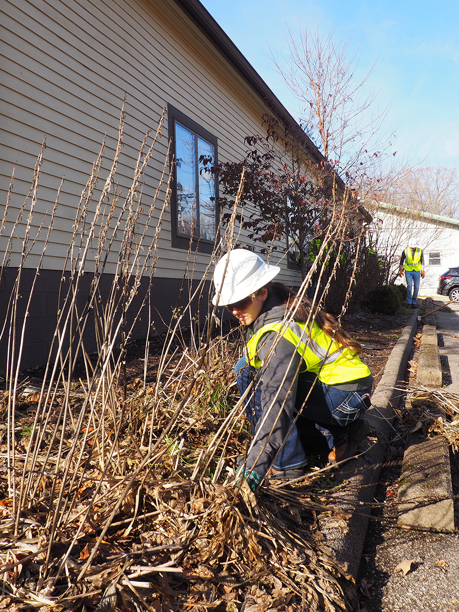 On November 30, a team of 11 Vectren employees took a day to give back to the community through United Way. They traveled to three different locations—two LifeDesigns group homes and Girls Inc.—to fill potholes, clear bush, remove dead trees, work on general landscaping, and repair fences to ensure safe and welcoming environments for people served by these agencies.